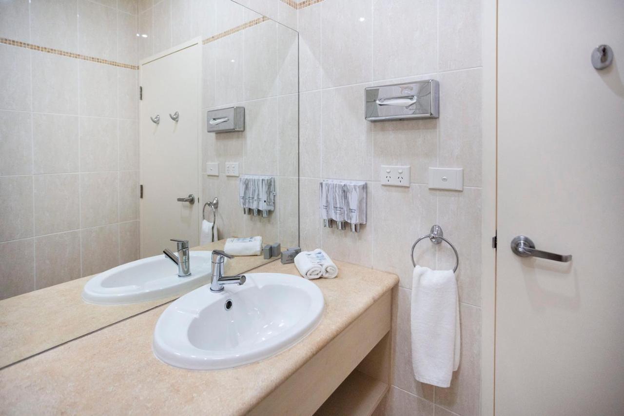 Hawkesbury Race Club Motel Γουίνσδορ Εξωτερικό φωτογραφία Bathroom