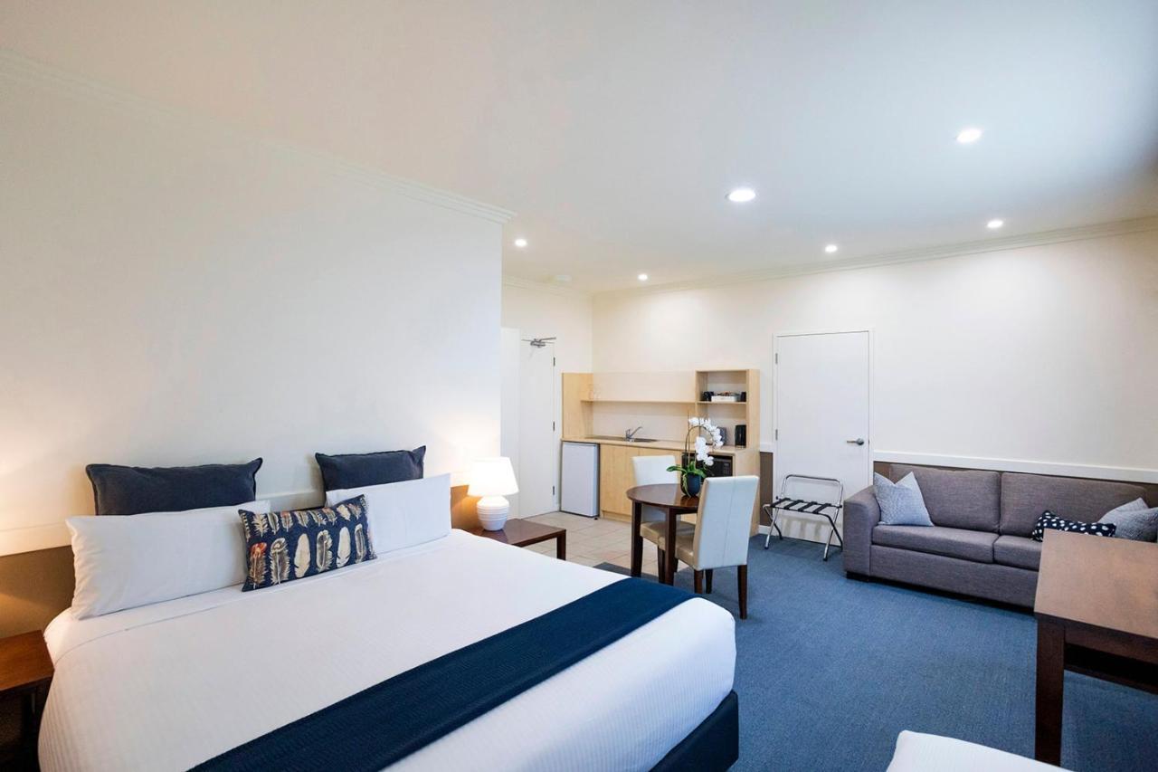 Hawkesbury Race Club Motel Γουίνσδορ Εξωτερικό φωτογραφία A typical studio apartment