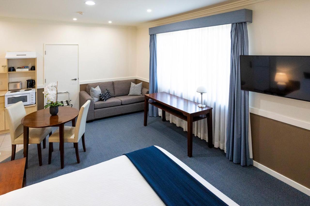 Hawkesbury Race Club Motel Γουίνσδορ Εξωτερικό φωτογραφία A suite at the hotel
