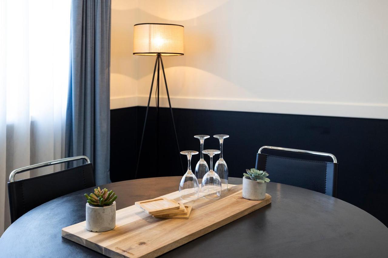 Hawkesbury Race Club Motel Γουίνσδορ Εξωτερικό φωτογραφία A floor lamp