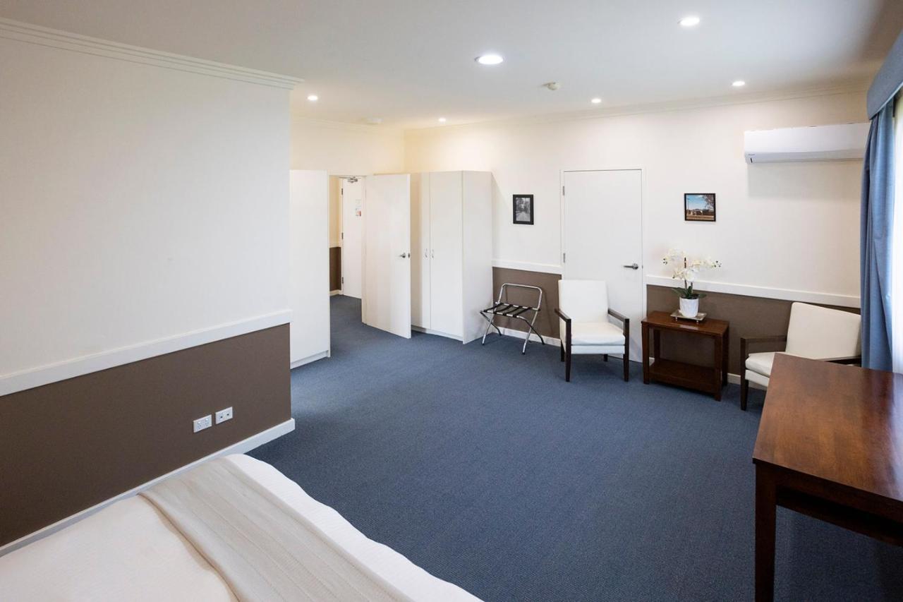 Hawkesbury Race Club Motel Γουίνσδορ Εξωτερικό φωτογραφία A room at the hotel